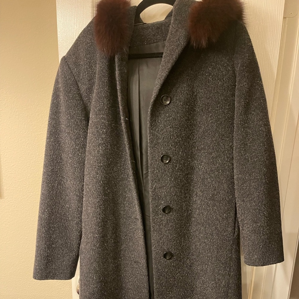 Chic Women's Gray Pea Coat with Fur Collar